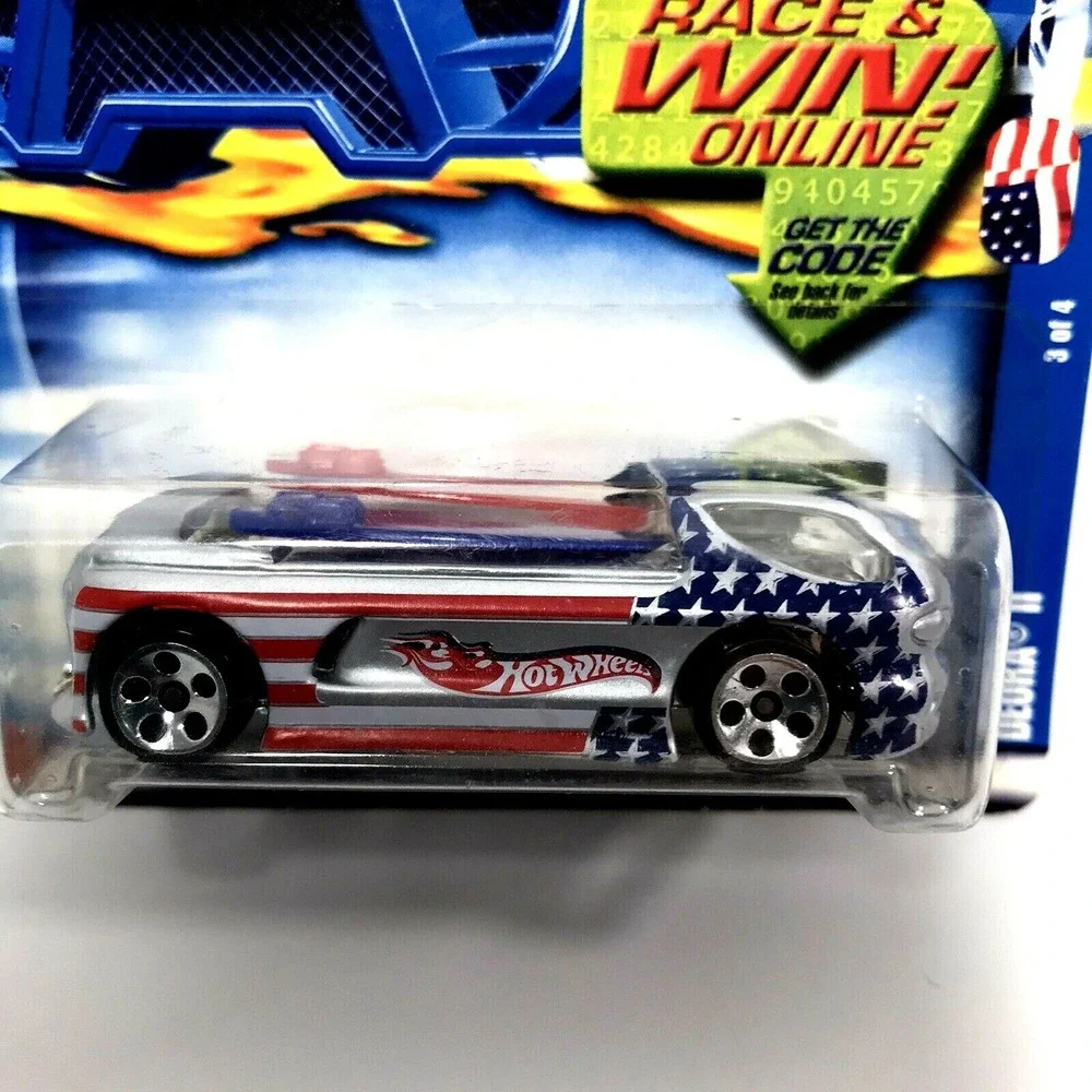 New 2001 Mattel Hot Wheels Deora II Die Cast‎ Patriotic Truck w/ Surf Boards #81